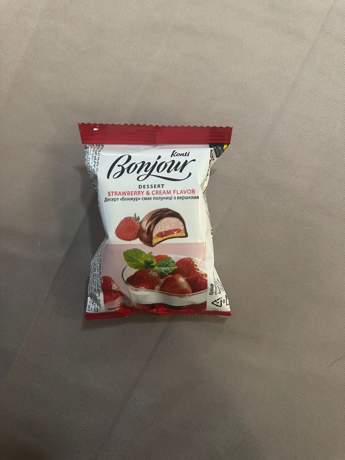 Бисквит Bonjour с Клубникой